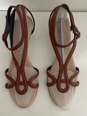 Women’s Leather Strappy Sandals - Elegant Open-Toe Design Made in Italy size 39